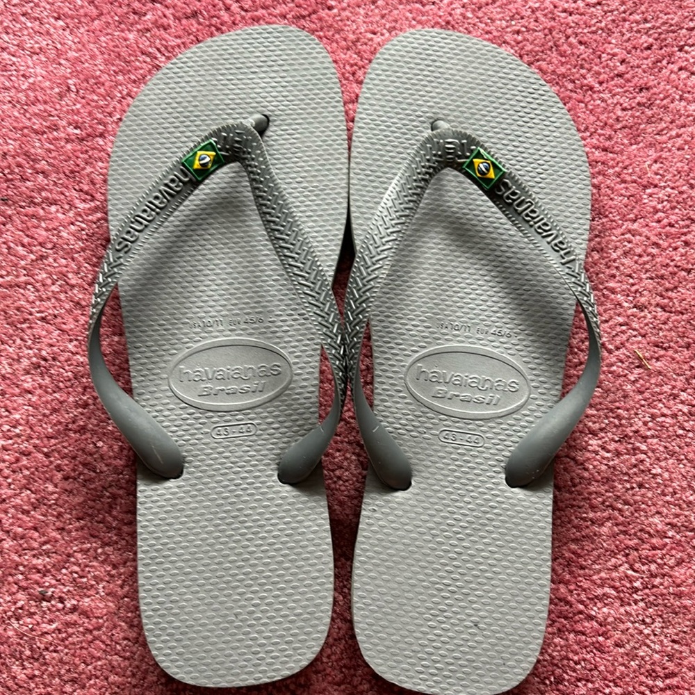 Havaianas Men’s Brazil Logo Flip Flops Grey - size 11/12. 43/44